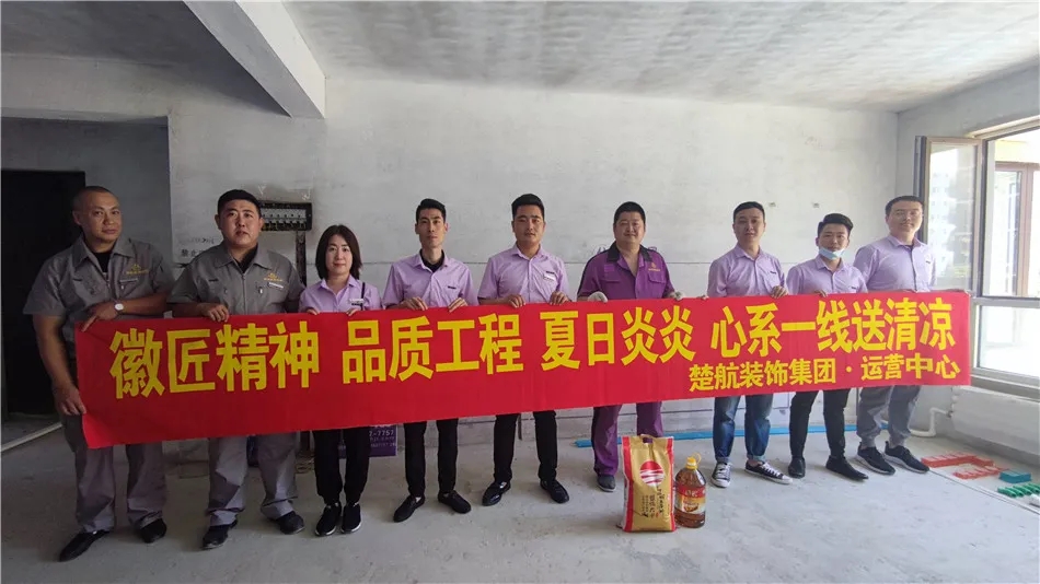 免费看白丝美女大胸大屁股裸身视频的网站徽匠精神品质工程夏日炎炎心系一线送清凉